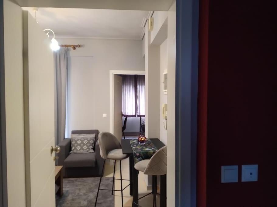 Χαίρε, Ξεΐνε, Παρ' Αμμι Φιλησεαι Appartement Tríkala Buitenkant foto