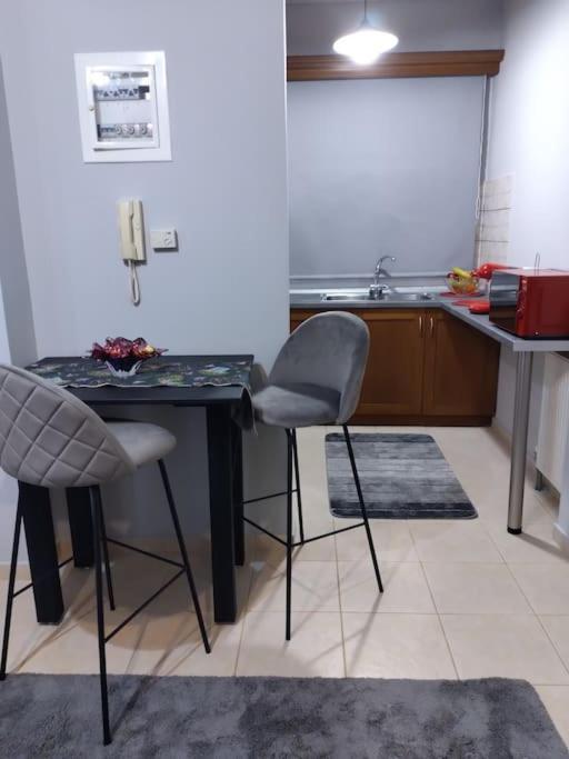 Χαίρε, Ξεΐνε, Παρ' Αμμι Φιλησεαι Appartement Tríkala Buitenkant foto
