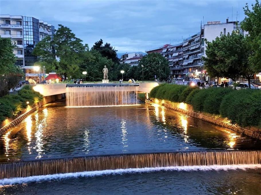 Χαίρε, Ξεΐνε, Παρ' Αμμι Φιλησεαι Appartement Tríkala Buitenkant foto